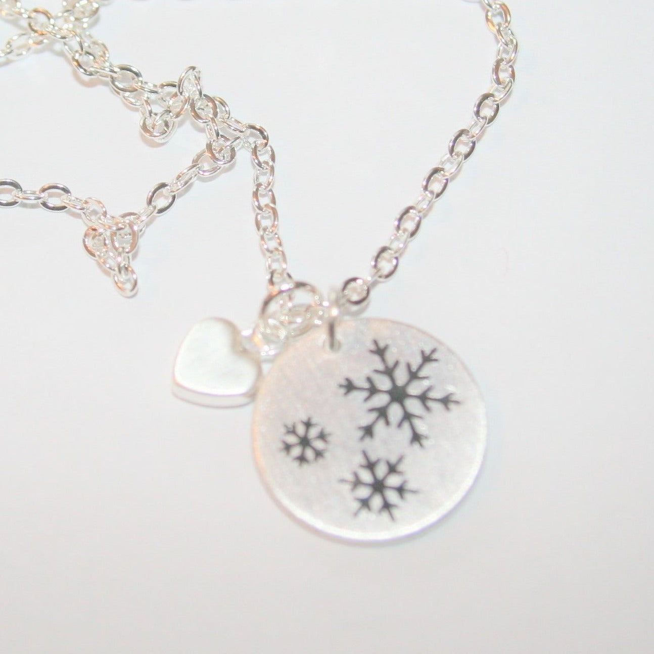 Etched Snowflake Pendant - SNL416 - pack of 5
